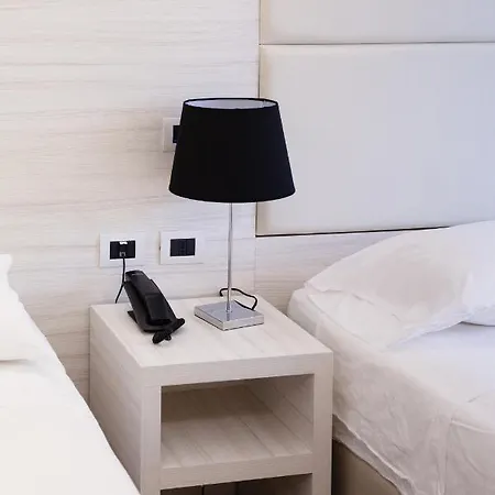 Hub 4* Neapel