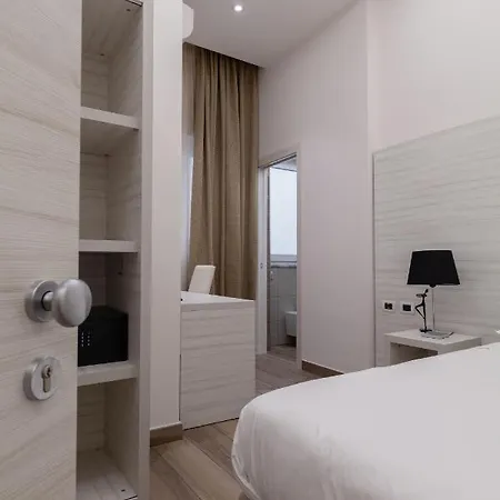 Hub 4* Neapel