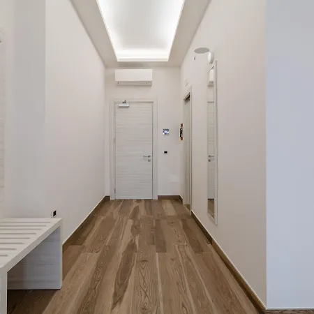 Hub 4* Naples